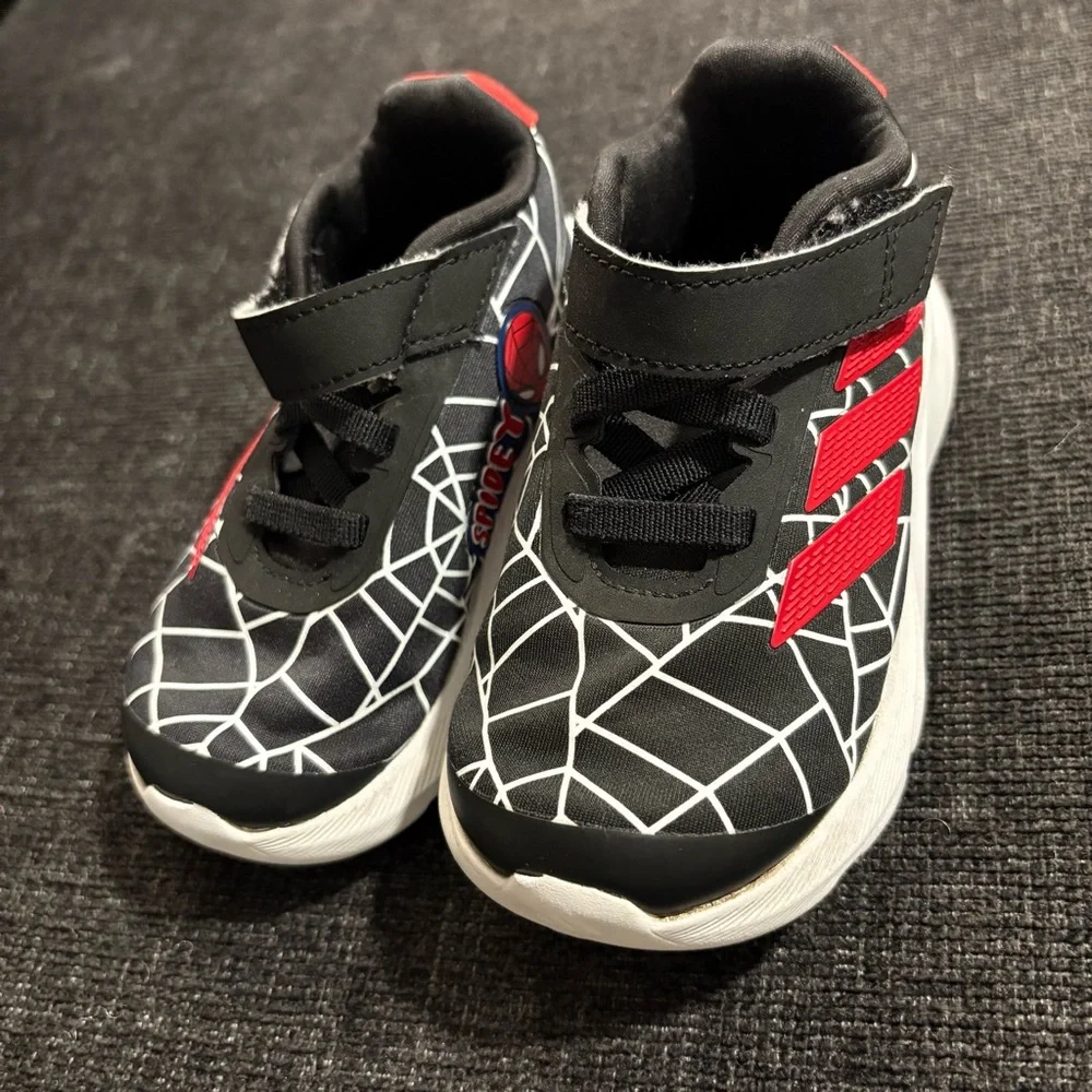 Adidas SpiderMan Kids Shoes Size 6c - Picture 2 of 5